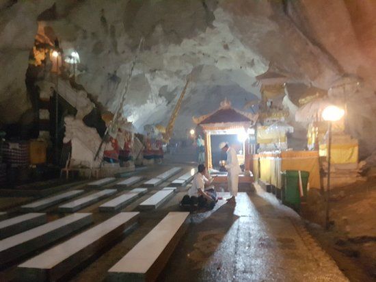 Goa Giri Putri Temple