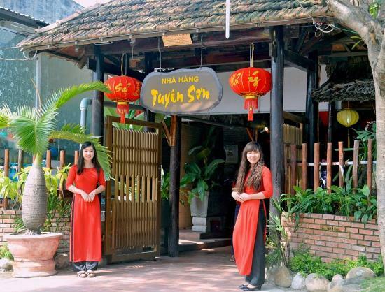 Tuyen Son Restaurant