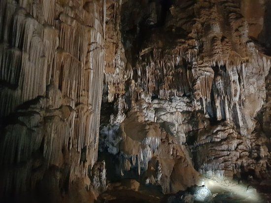 Manita peć cave