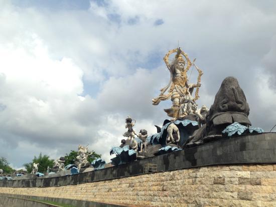 Titi Banda Statue