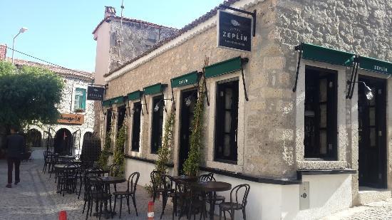 Zeplin Bar & Pub