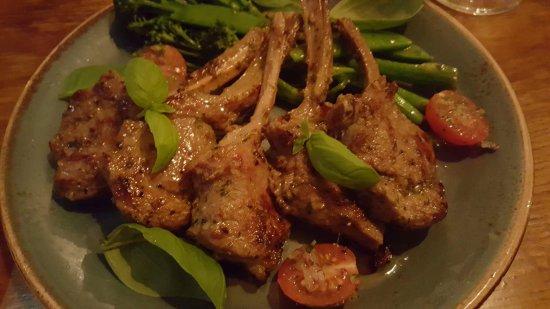 Pomelo Kitchen & Bar