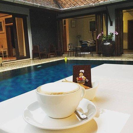 Mom's Cafe and Restaurant