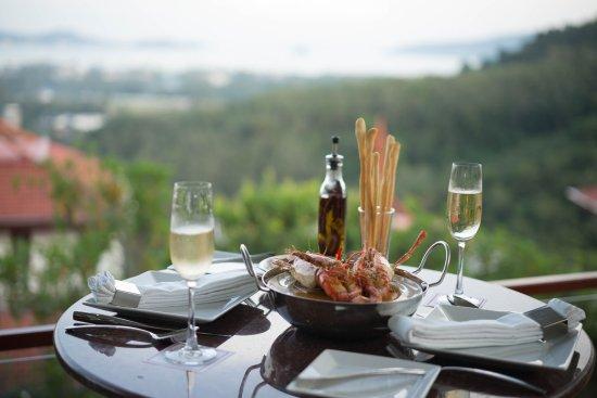 Mom Tri's Wok Gallery Kitchen