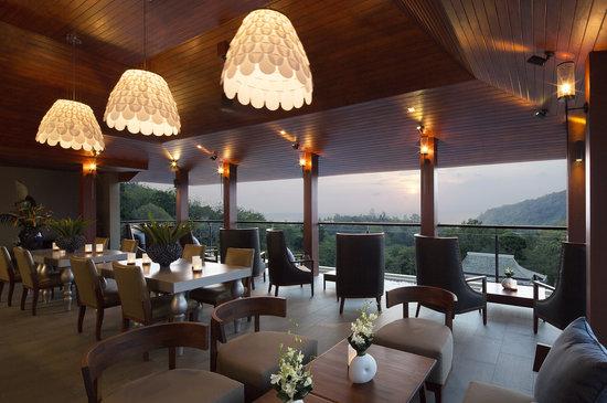 Rendez-Vue Rooftop Bar at Avista Hideaway