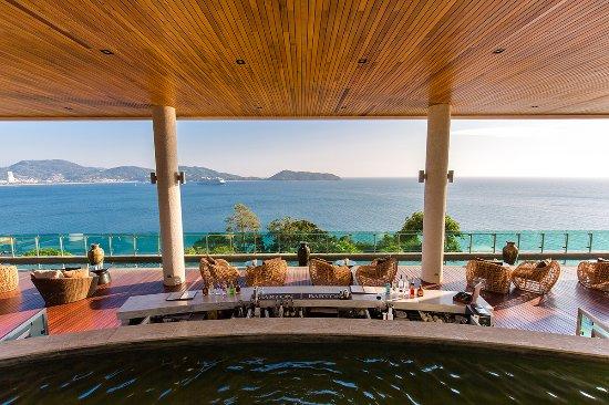 Infiniti Lobby Bar