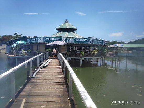 Tan Huong Sen Restaurant