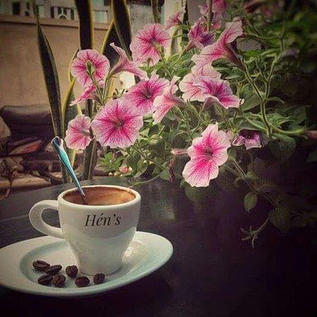 Hen's 85 Cafe