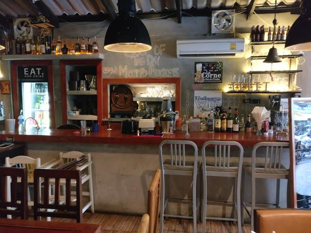 EAT Bar & Grill Restaurant Karon