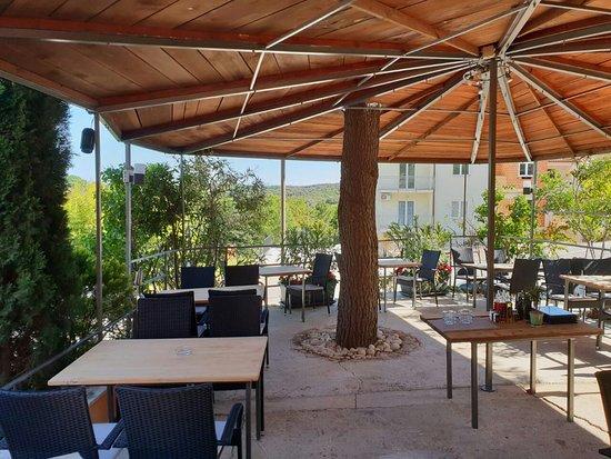 Papillon Restaurant & Pizzeria