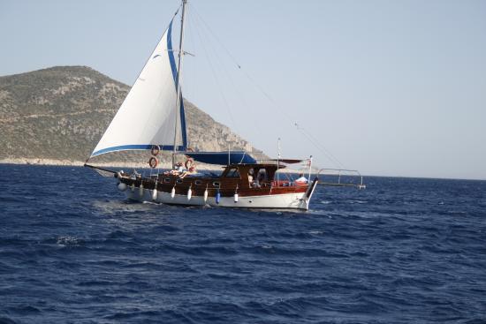 Zeus Boat - Daily Boat Trip