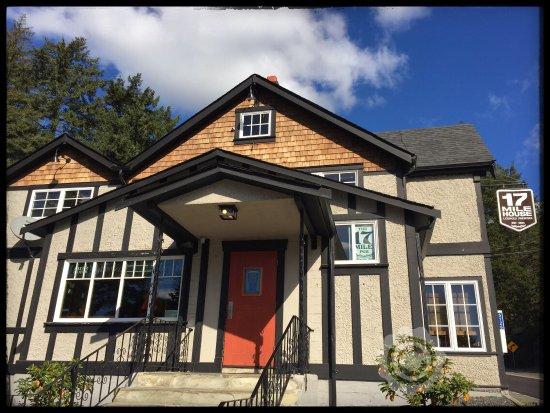 17 Mile House Pub