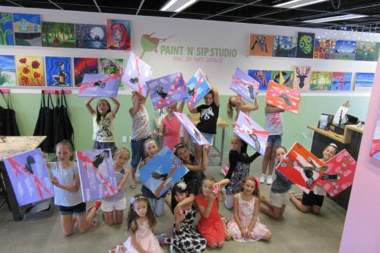 Paint 'n' Sip Studio