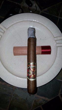 Maduro Cigar & Wine Bar