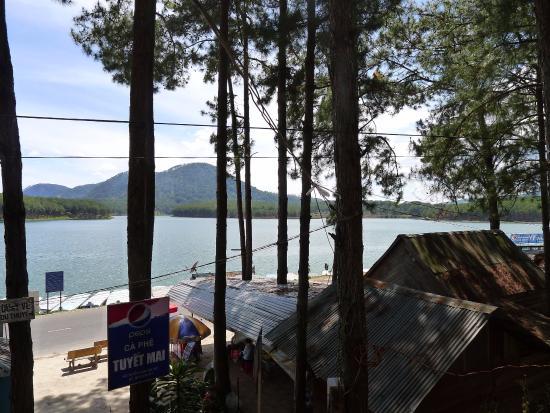 Tuyen Lam Lake
