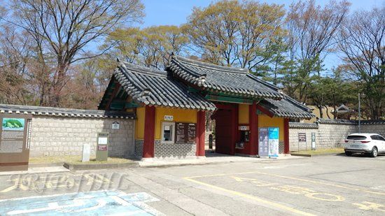 Yeonghwiwon & Sunginwon Burial Mounds