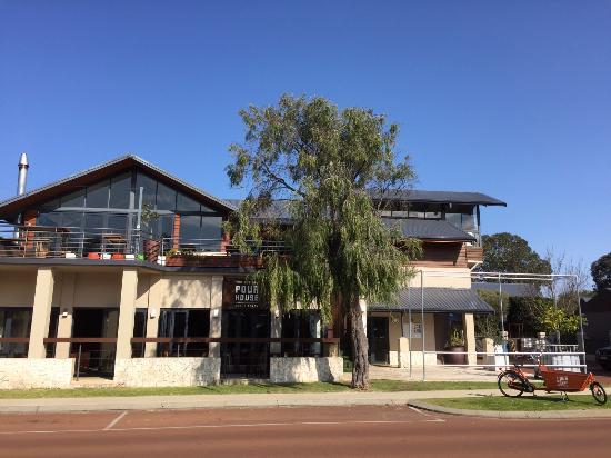 The Pour House Bar and Kitchen