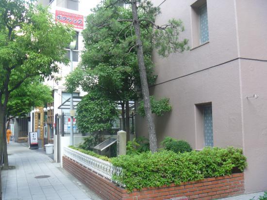 Sakaro no Matsu Monument