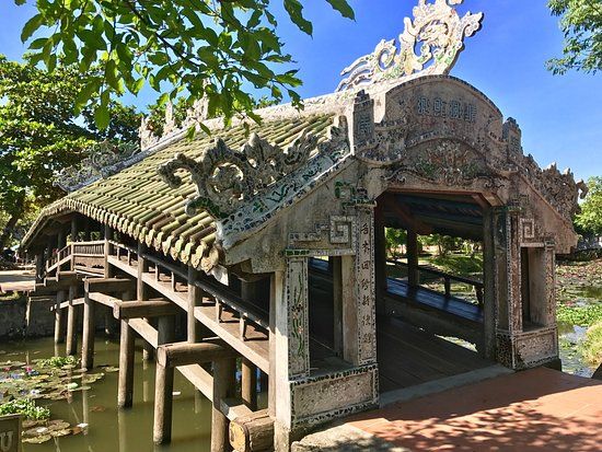 Pont couvert de Thanh Toan