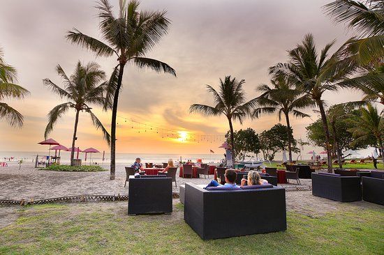 Capris Beachfront Bar & Restaurant