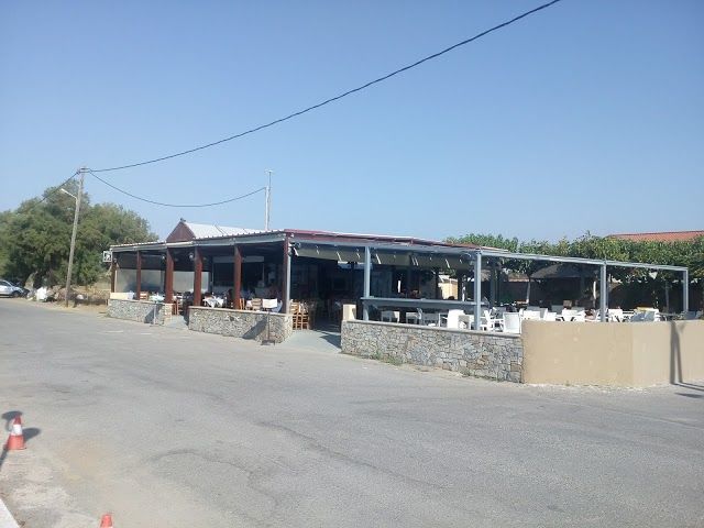 Tavronitis beach