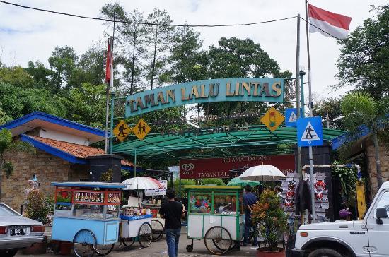 Ade Irma Suryani Nasution Traffic Park