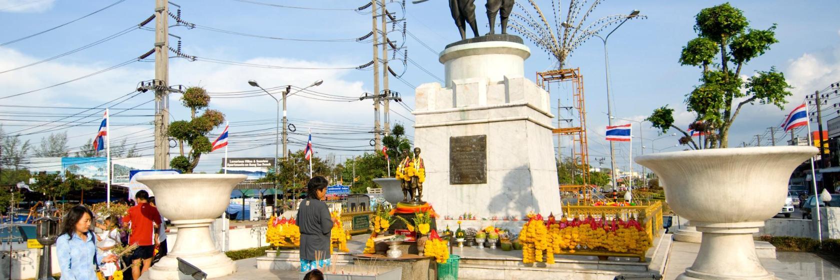 Denkmal zu Ehren der zwei Heldinnen