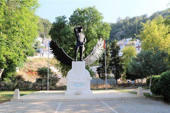 Tayyareci Fethi Bey Aniti