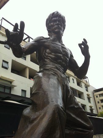 Bruce Lee Statue