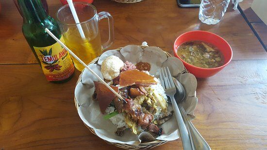 Warung Babi Guling Sari Kembar